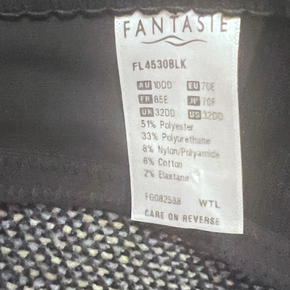 Smoothing Strapless Bra - Picture 3 of 7